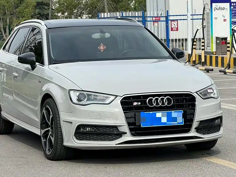 Audi A3 (Import) 2014 Sportback 40 TFSI S line Comfort фото 3