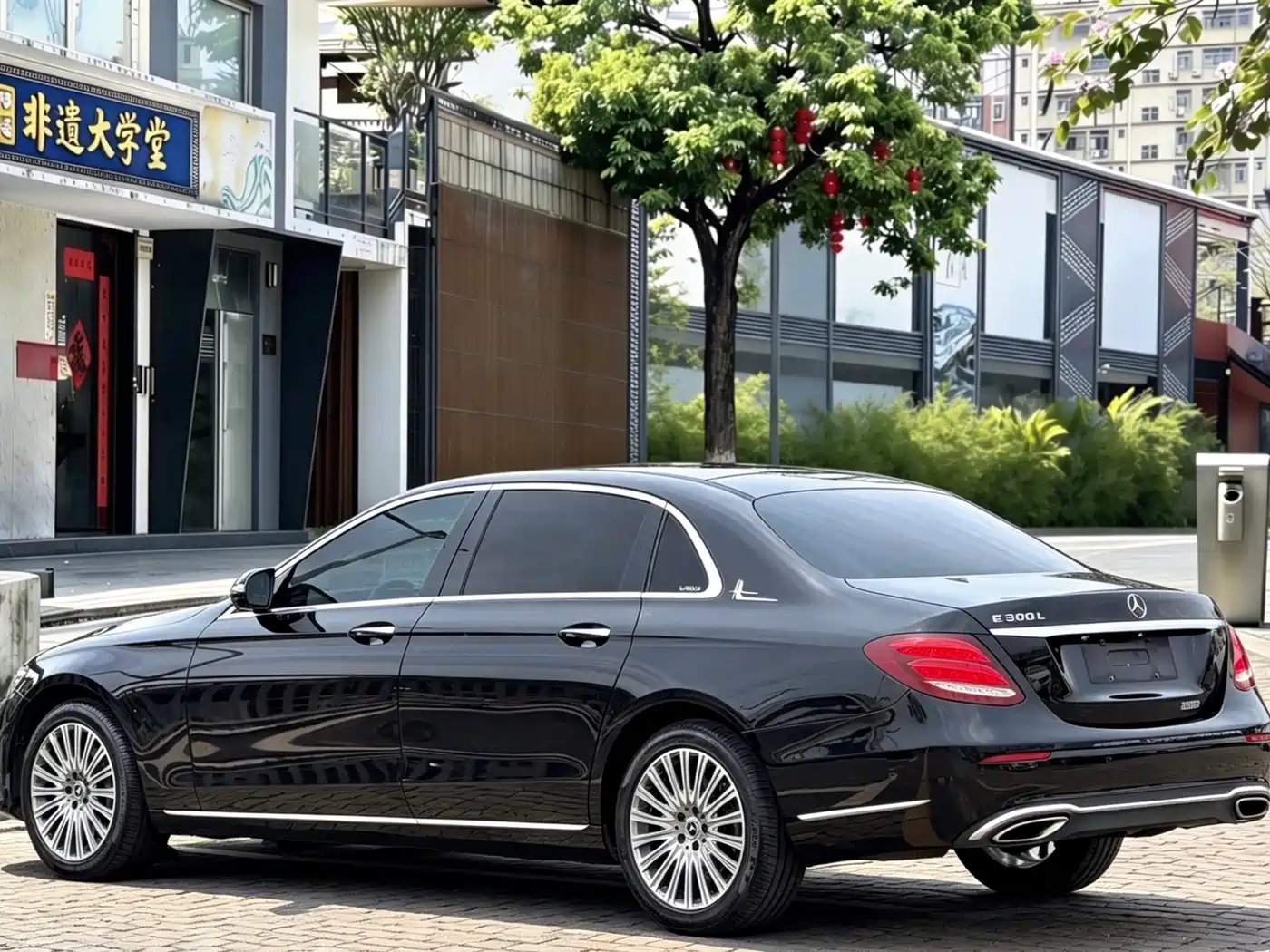 Mercedes-Benz E-Class 2019 E 300 L Fashion фото 9