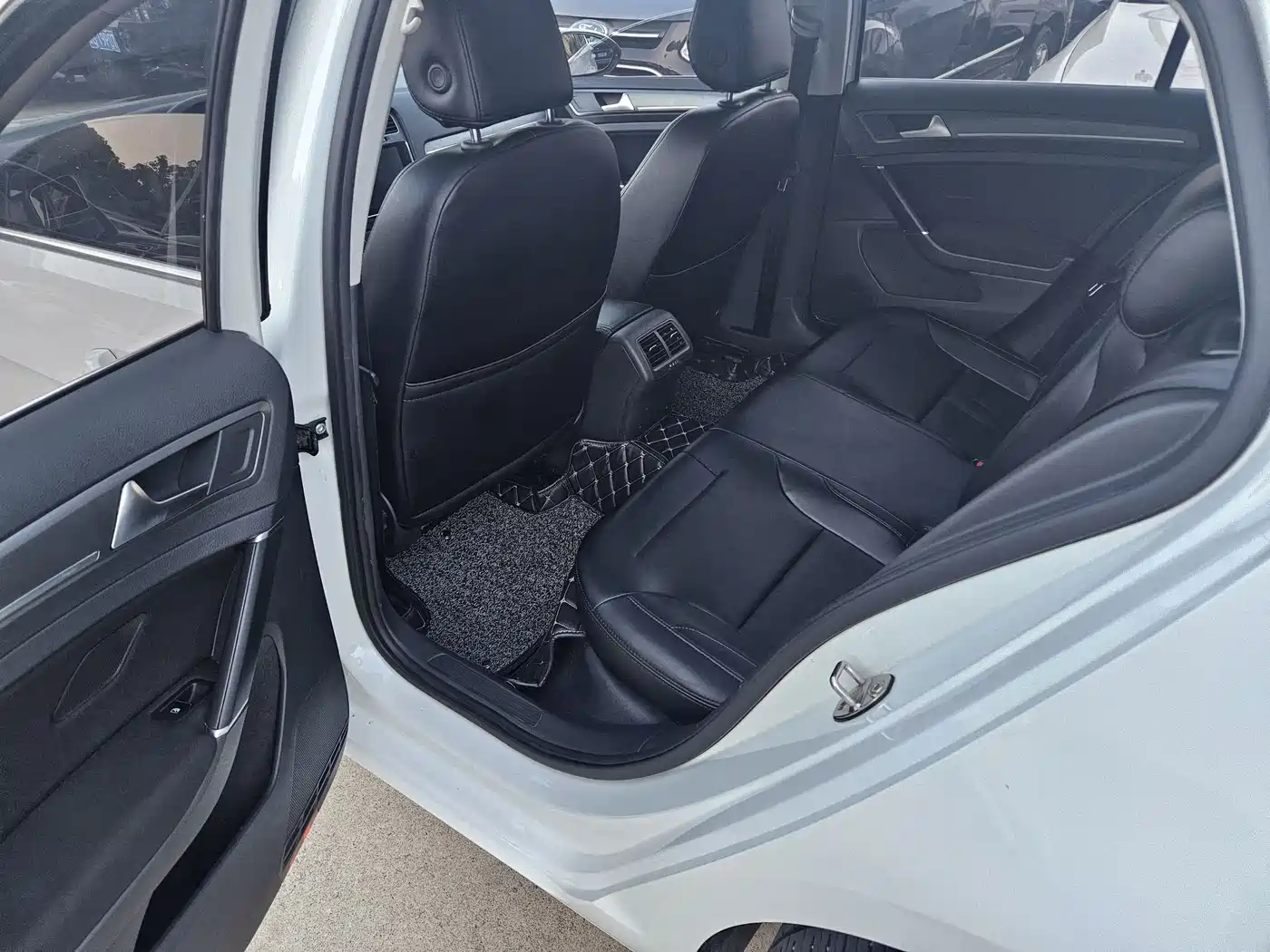 Volkswagen Golf 2016 230TSI Automatic Comfort фото 6