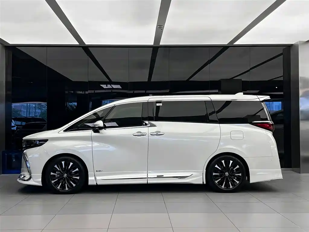 Toyota Alphard 2024 Hybrid 2.5L Ultimate Enjoyment Edition фото 3