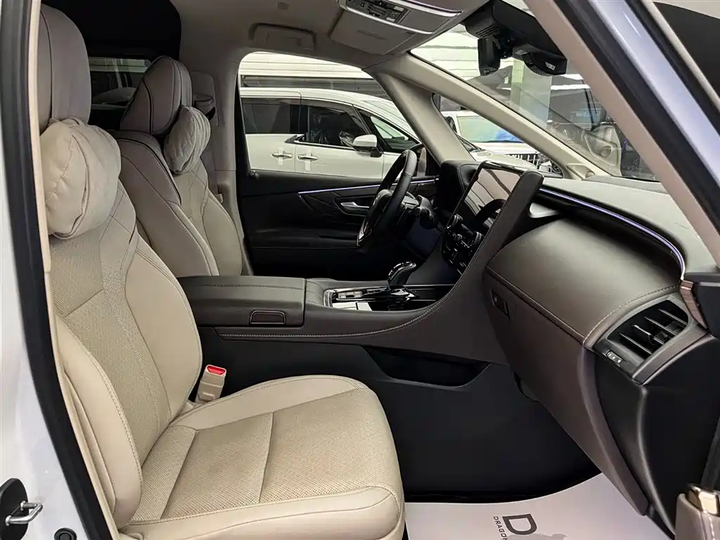 Toyota Alphard 2024 Hybrid 2.5L Ultimate Enjoyment Edition фото 17