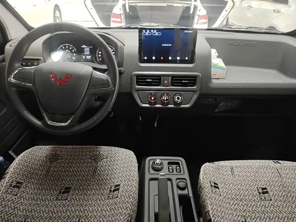 Wuling Motors Wuling Yangguang 2025 2024 300KM Comfort Bus Version 75kW