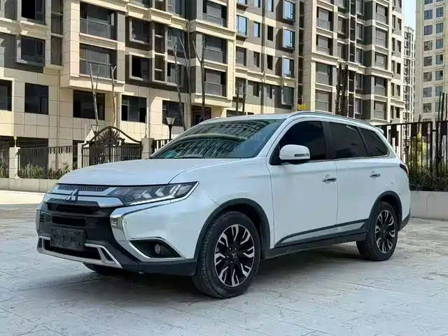  Mitsubishi Outlander 2021 2.4L 4WD Deluxe Edition 7-Seater