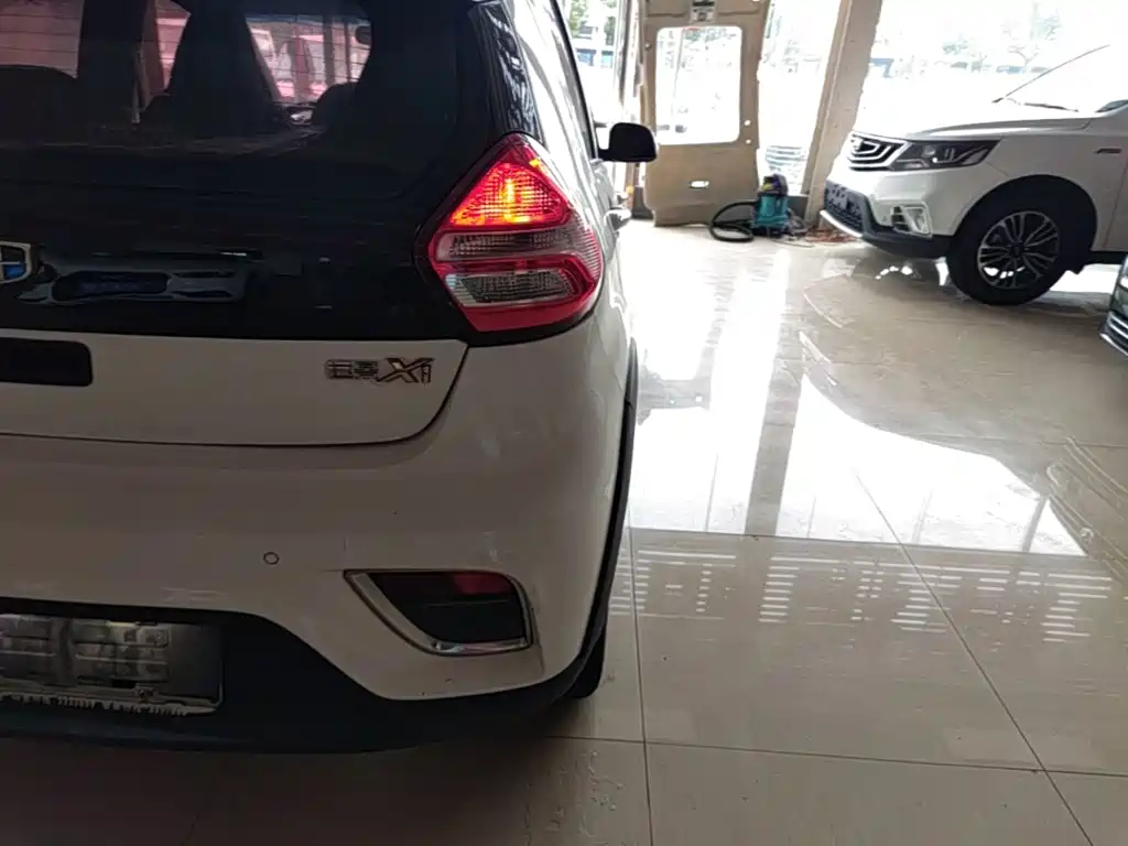 Geely Yuanjing X1 2018 2017 1.3L Auto Fun Edition