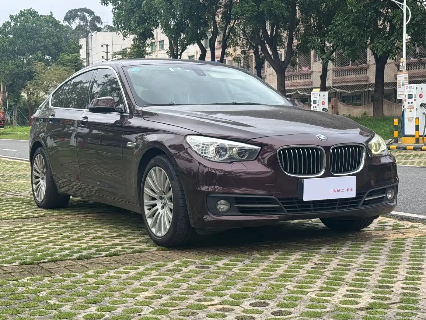 BMW 5 Series GT 2014 535i Leading фото 4
