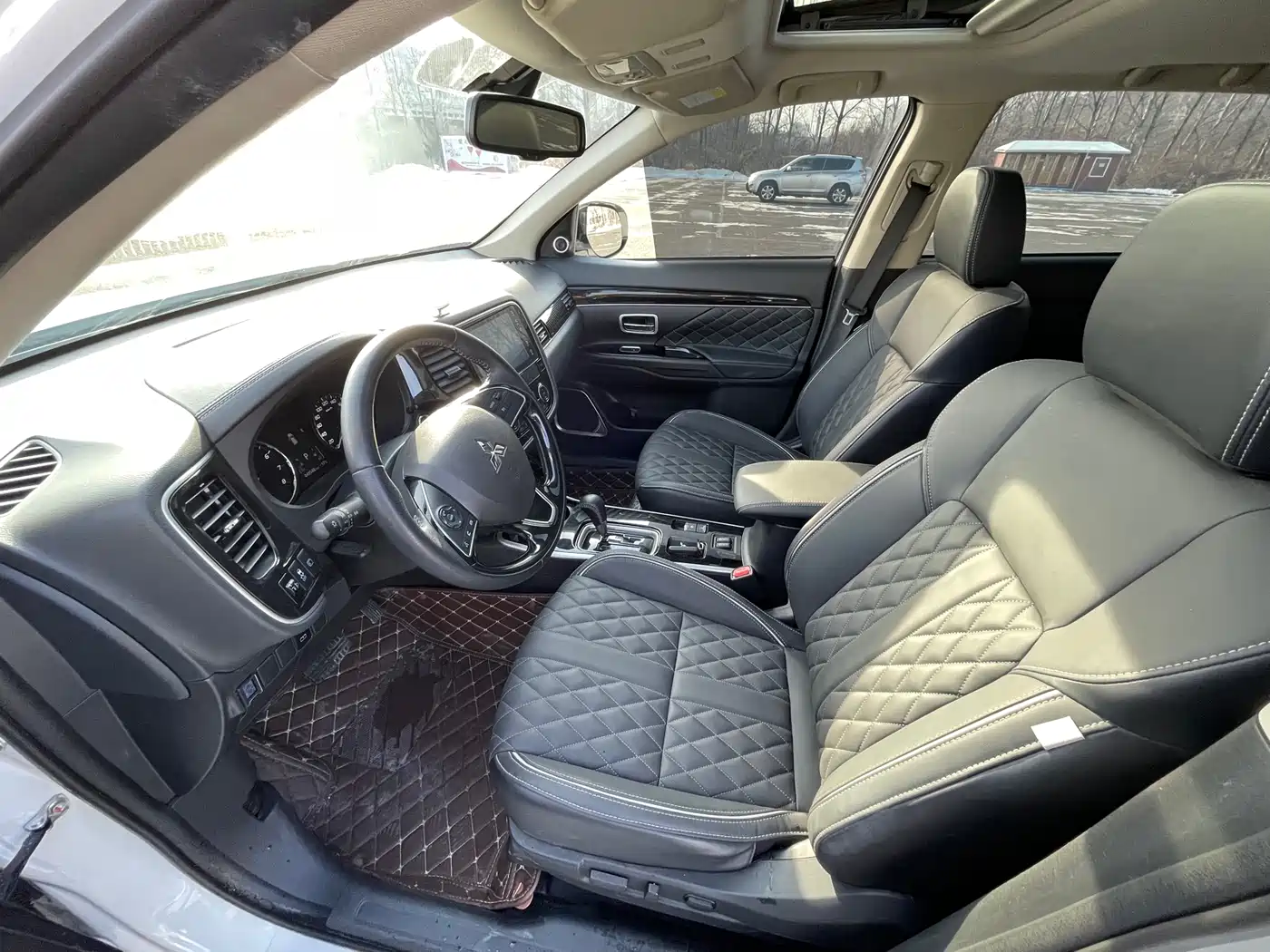 Mitsubishi Outlander 2021 Facelift 2.0L 2WD Premium Edition 7-Seater фото 22