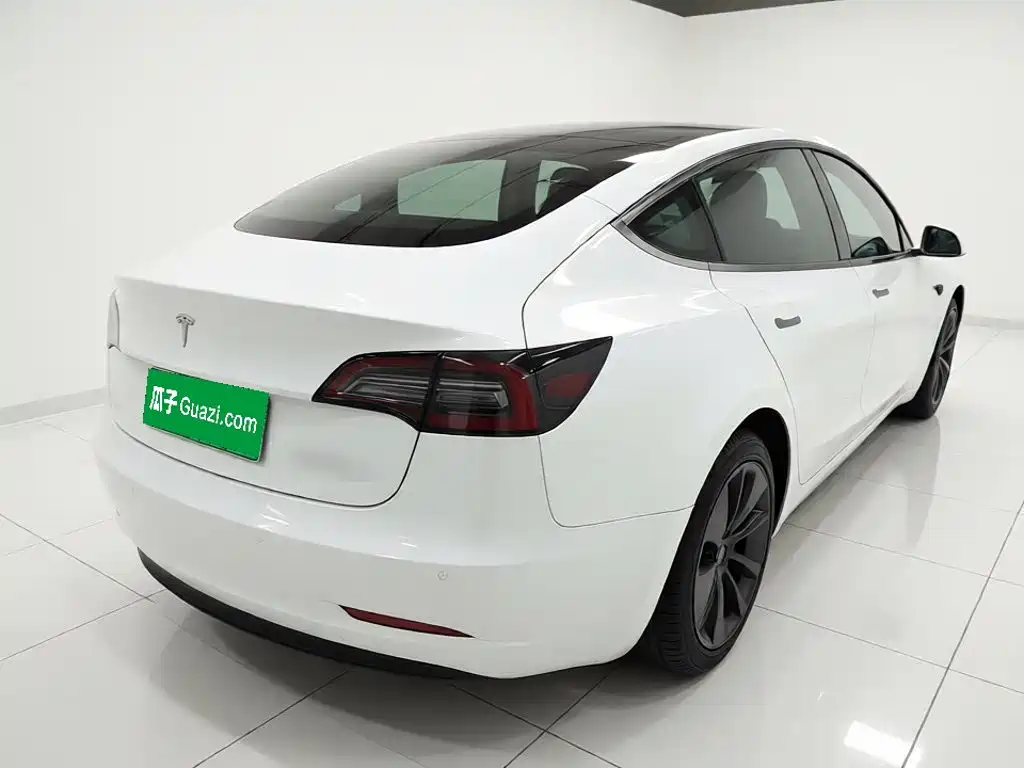 Фото 5 - Tesla Model 3