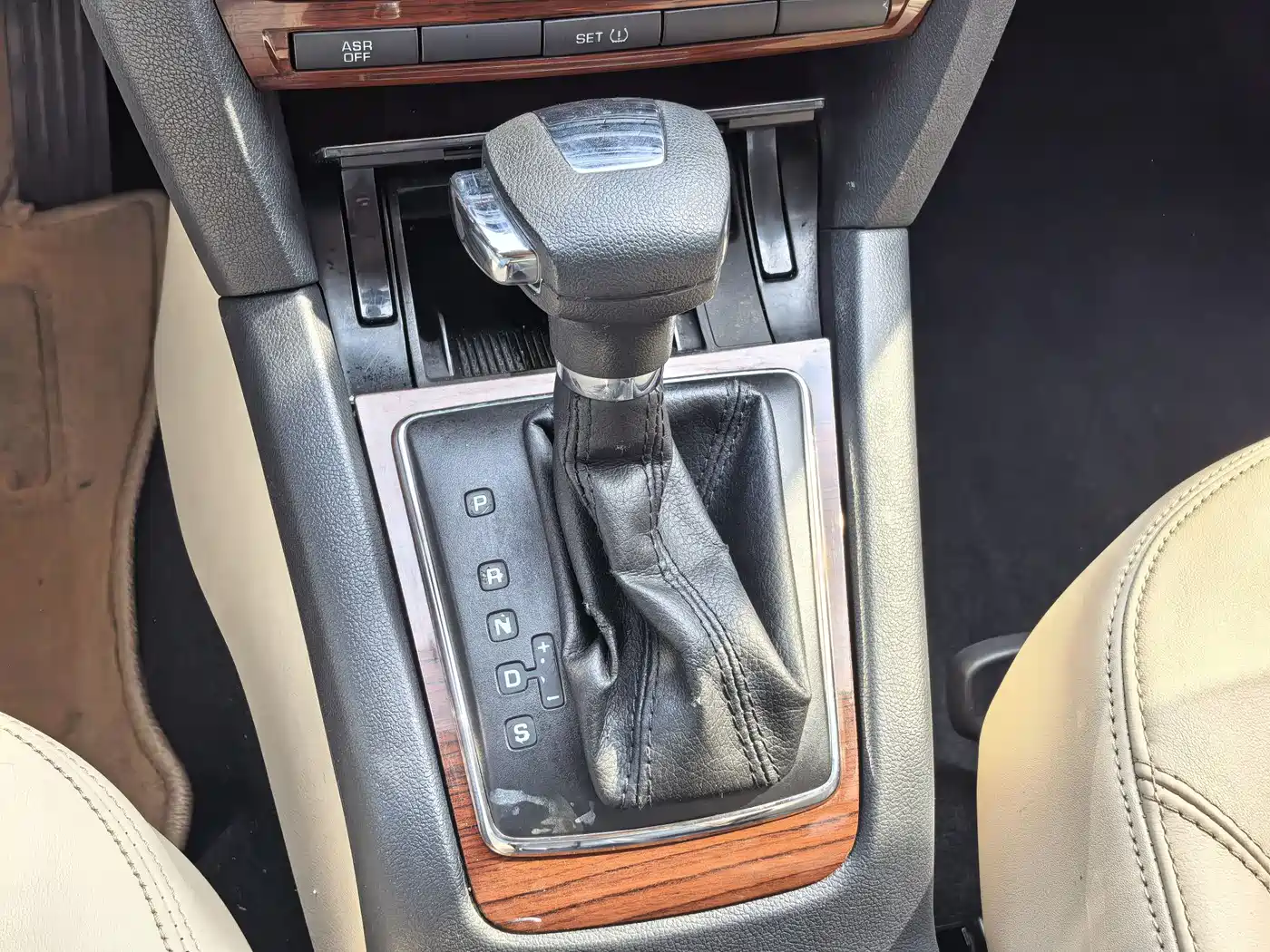 Škoda Octavia 2013 1.6L Automatic Prestige Edition фото 11