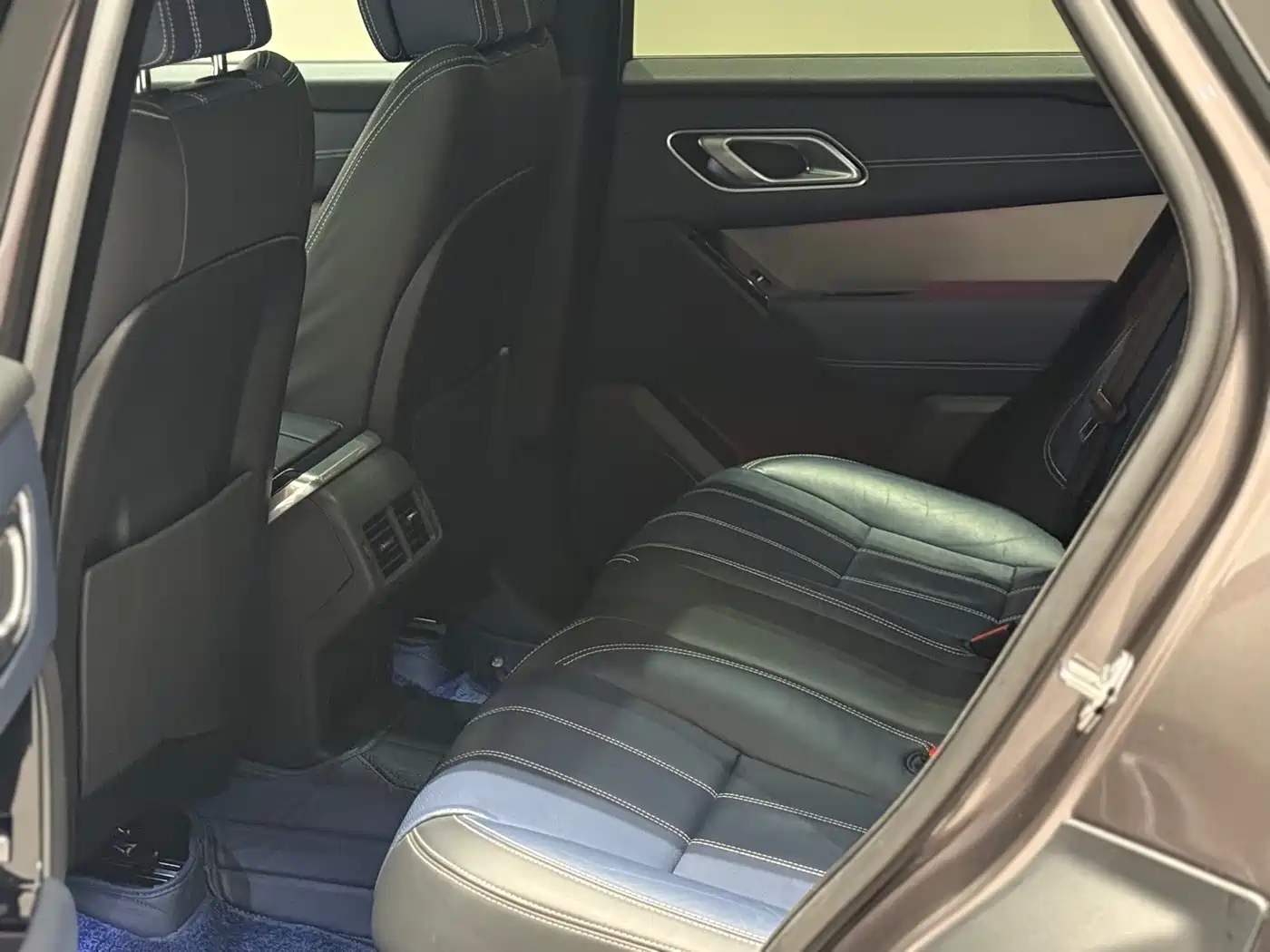 Land Rover Range Rover Velar 2022 250PS Golden Collector's Edition фото 15