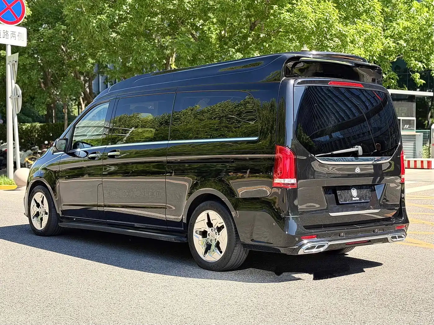 Mercedes-Benz V-Class 2021 V 260 L Long Wheelbase Luxury Edition фото 4