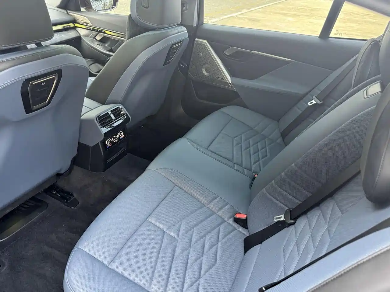 BMW 5 Series 2024 530Li Premium M Sport Package фото 11