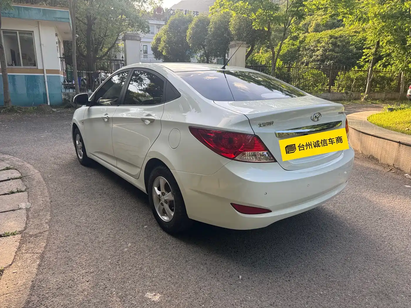 Hyundai Verna 2010 Sedan 1.4L Automatic Fashion GT фото 6
