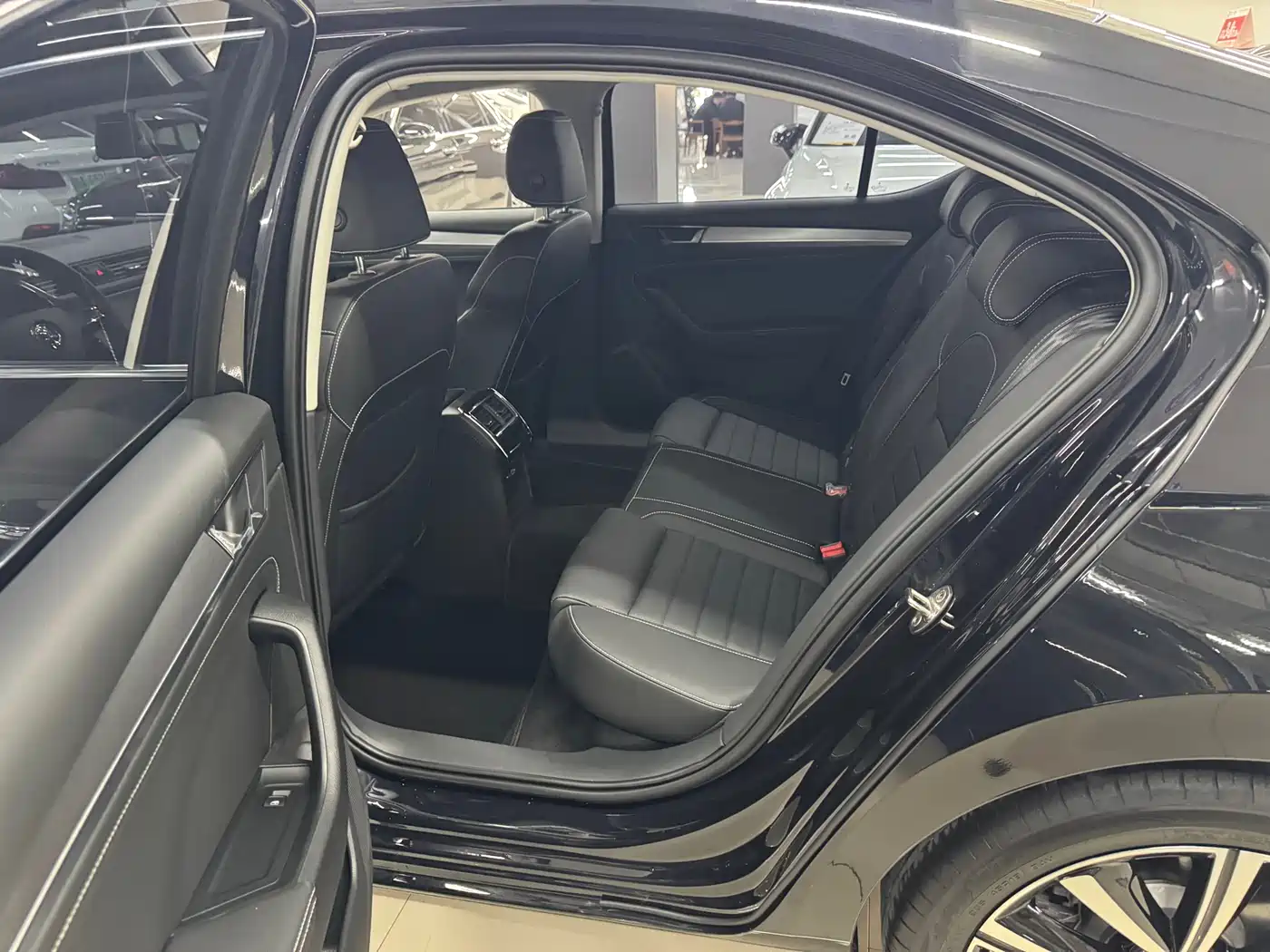Škoda Superb 2024 TSI280 DSG Premium Edition фото 9