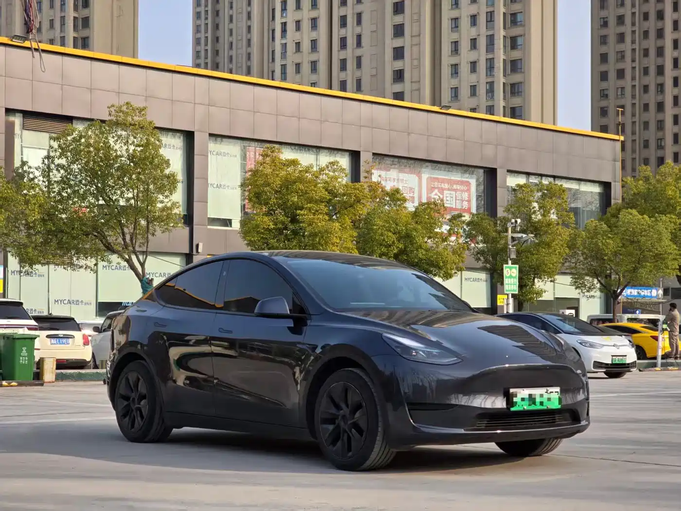 TESLA MODEL Y