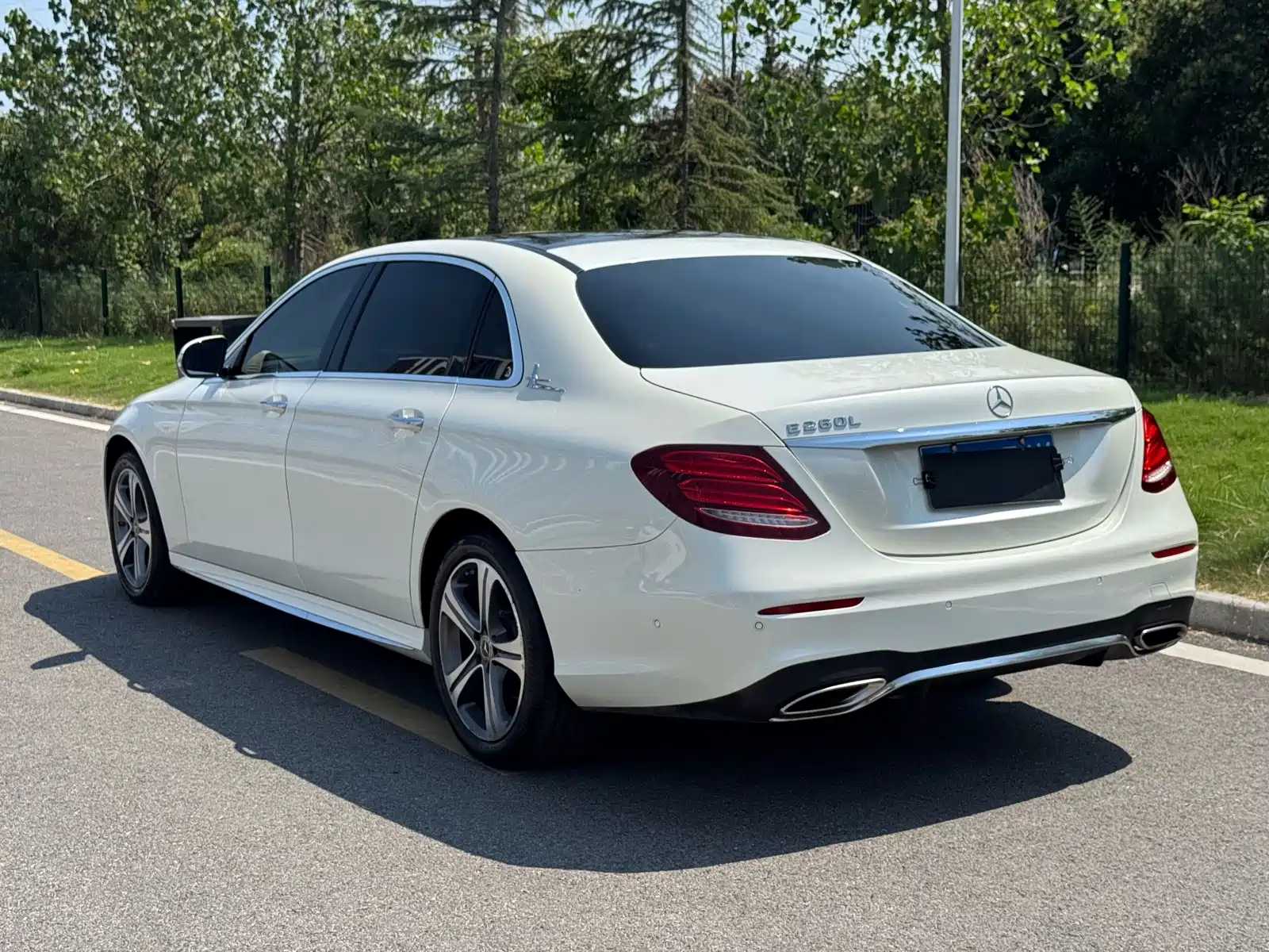 Фото 10 - Mercedes-Benz E-Class