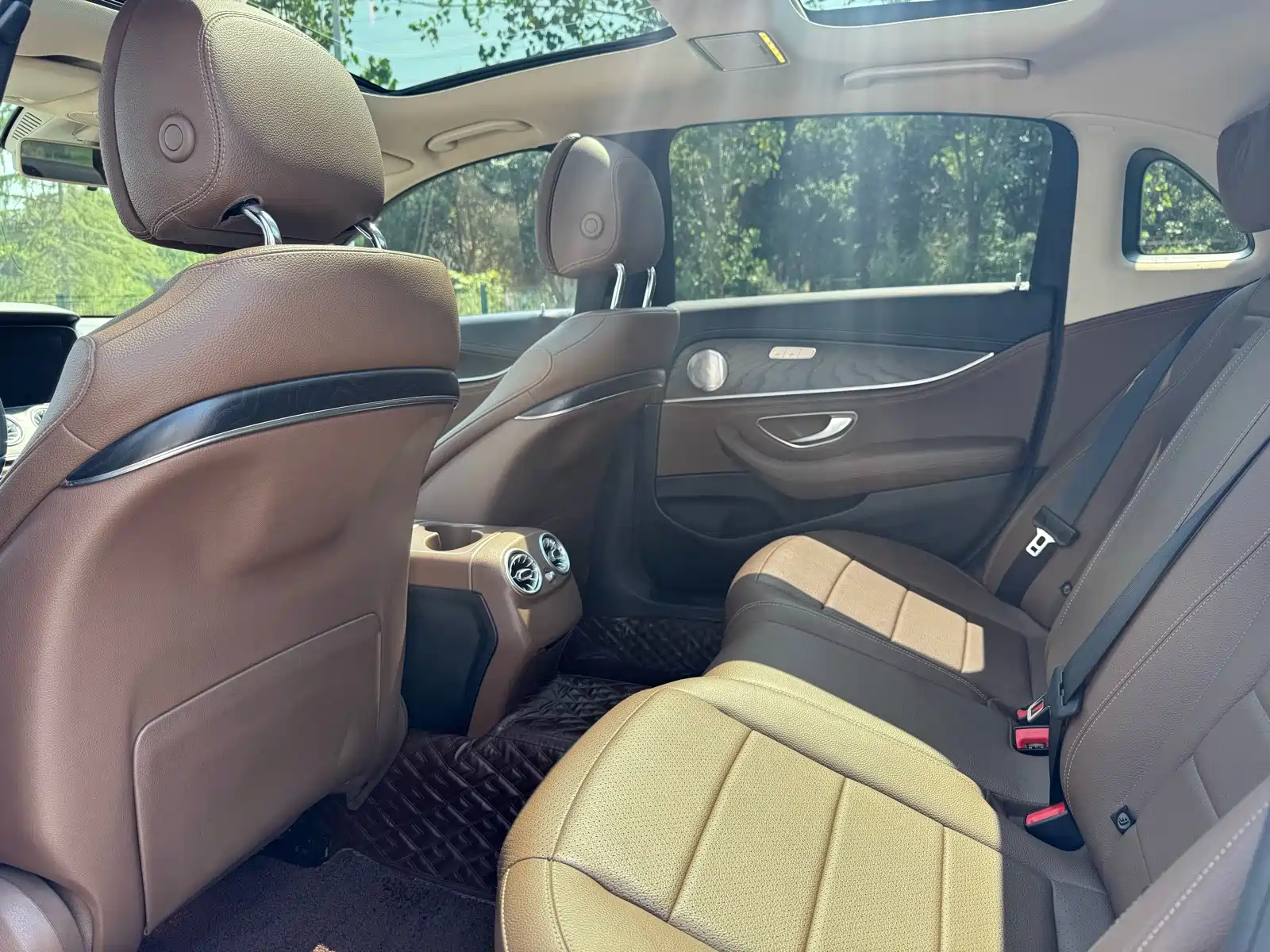 Фото 8 - Mercedes-Benz E-Class