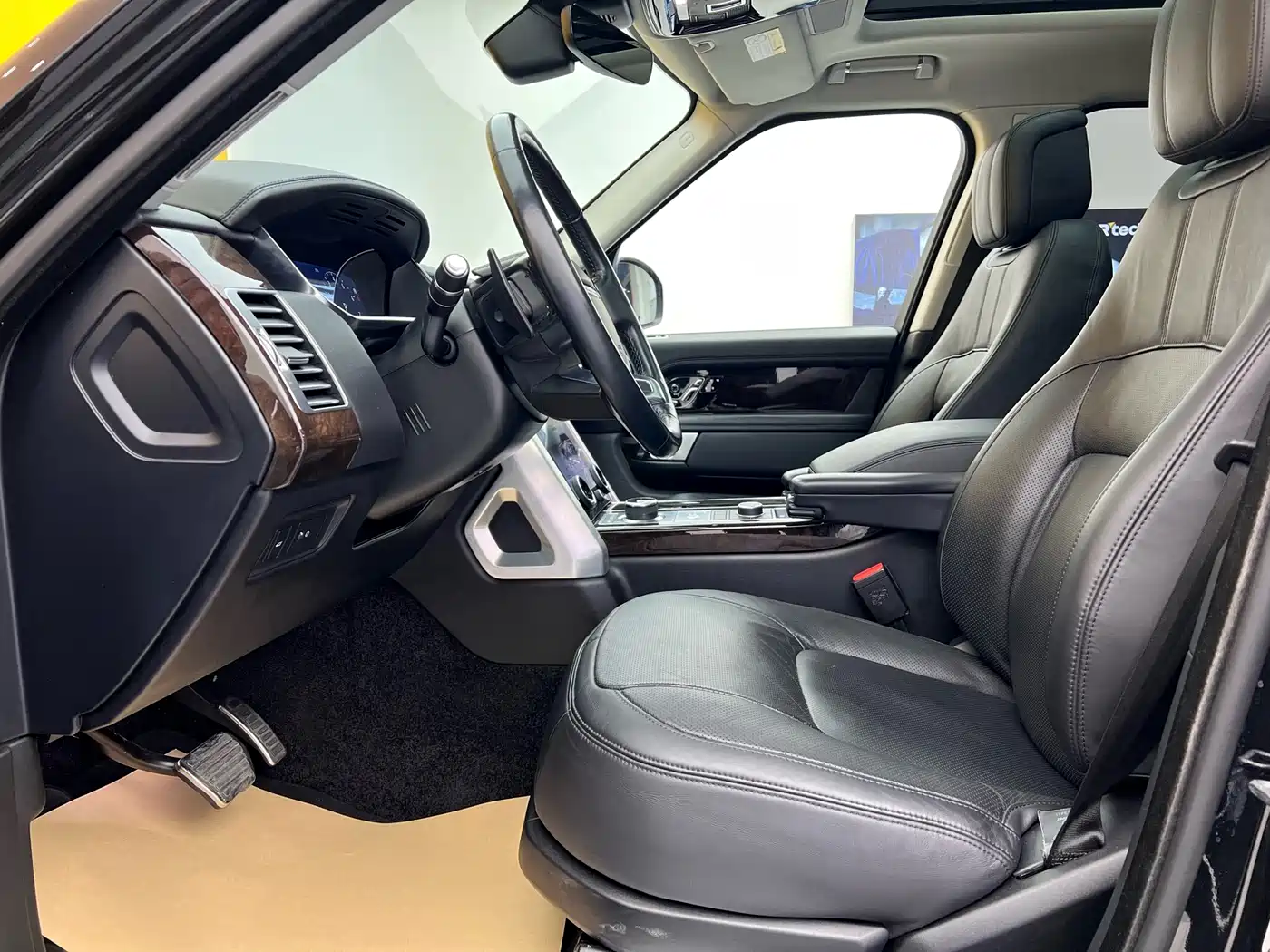 Land Rover Range Rover 2021 3.0 L6 Heritage Edition фото 3