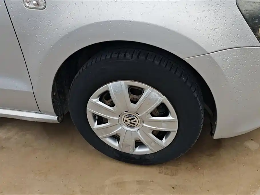 Volkswagen Polo 2013 1.4L Manual Trend Edition фото 6
