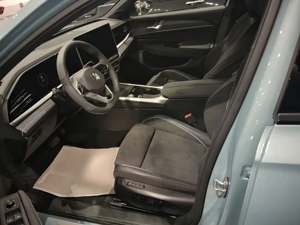 Фото 15 - Volkswagen Passat
