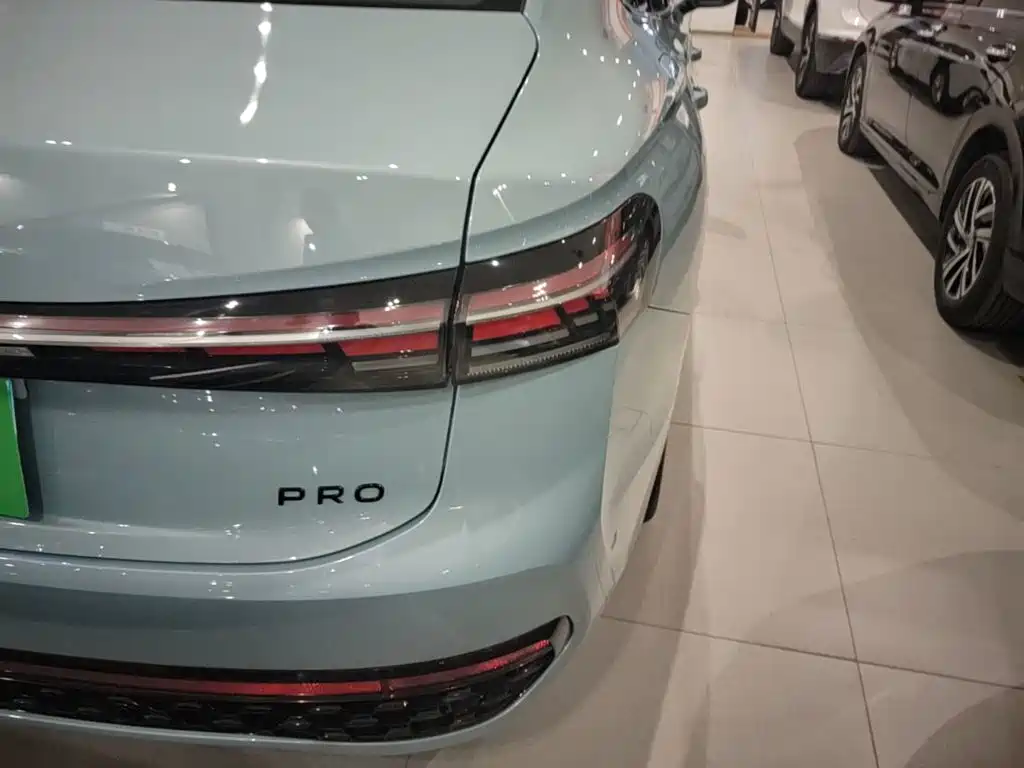 Фото 8 - Volkswagen Passat