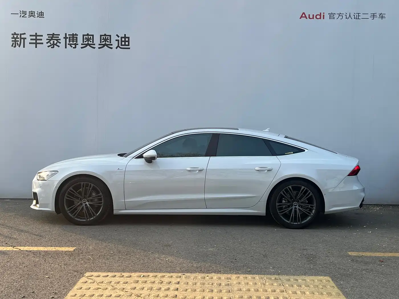 Audi A7 2023 Model 45 TFSI Premium Selection Edition фото 4