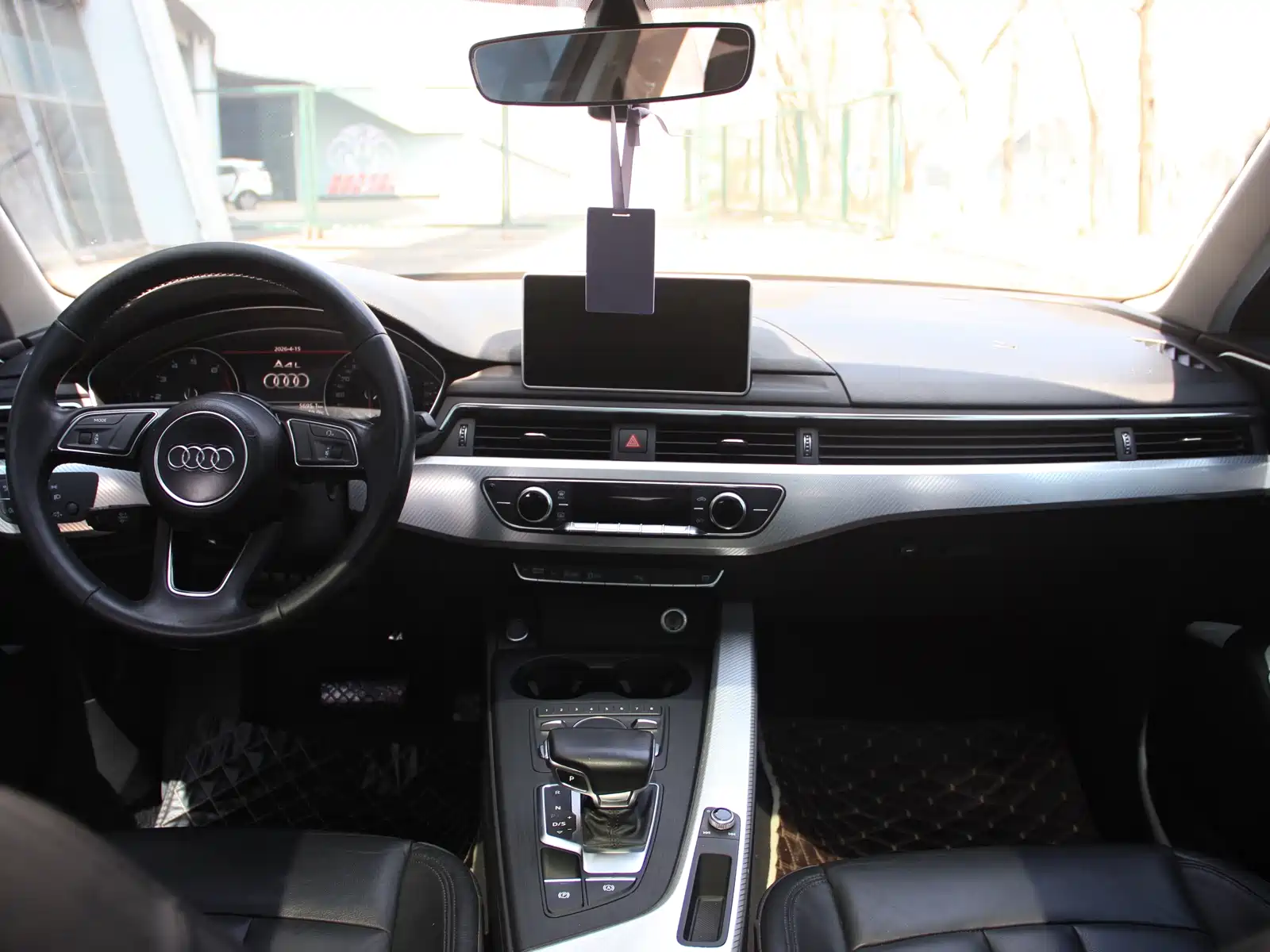 Фото 6 - Audi A4L