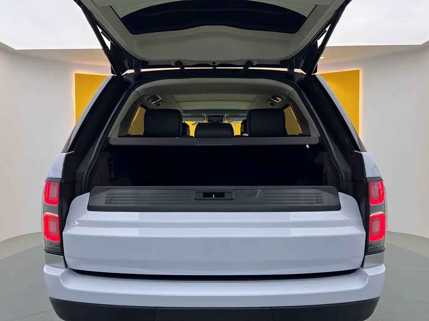 Land Rover Range Rover 2022 3.0 L6 400PS Heritage Extended Classic Edition фото 35