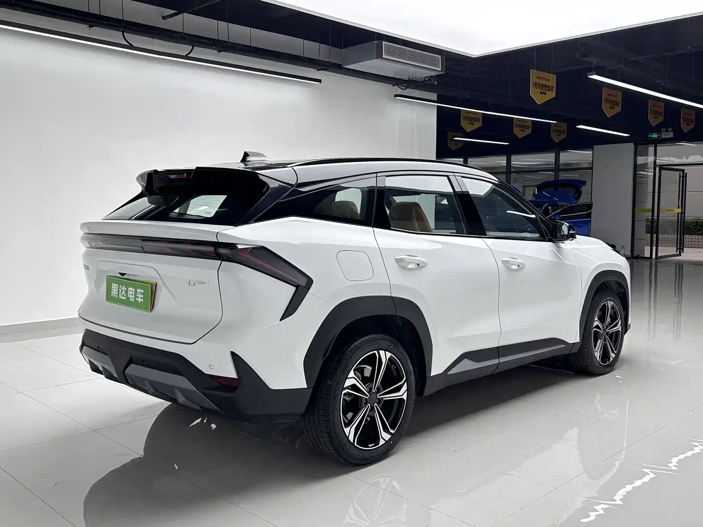 Geely Galaxy Galaxy L7 2025 EM-i 115km Explorer+ Edition фото 4