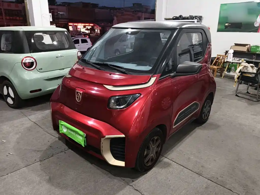 Фото 2 - Baojun E200