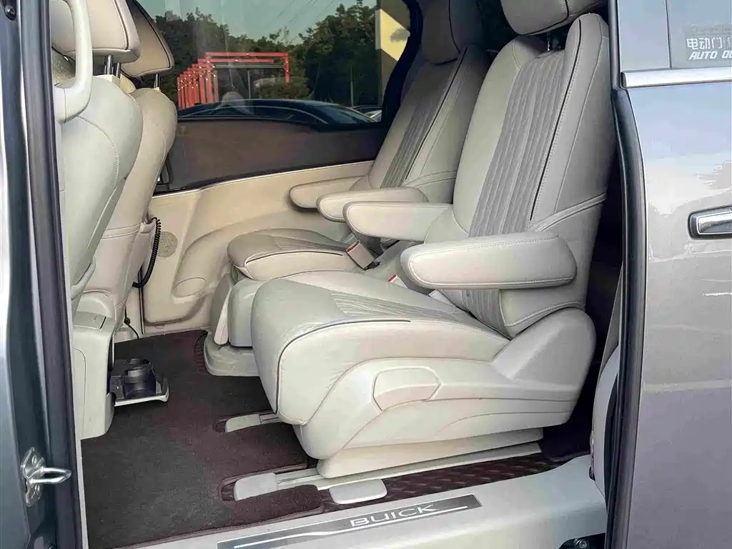 Фото 13 - Buick GL8