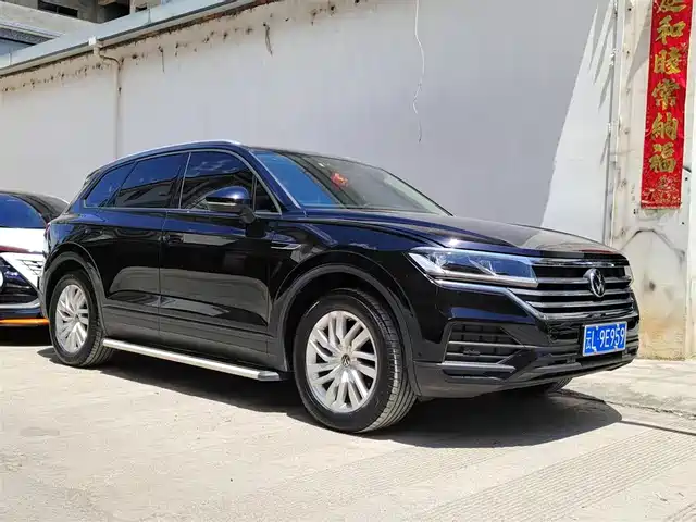 VOLKSWAGEN TOUAREG