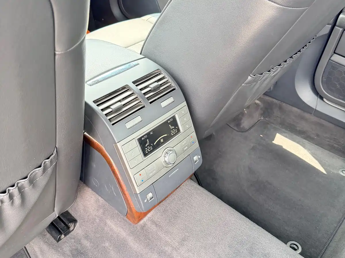 Volkswagen Phaeton 2011 3.6L V6 5-Seater Extended Comfort фото 16