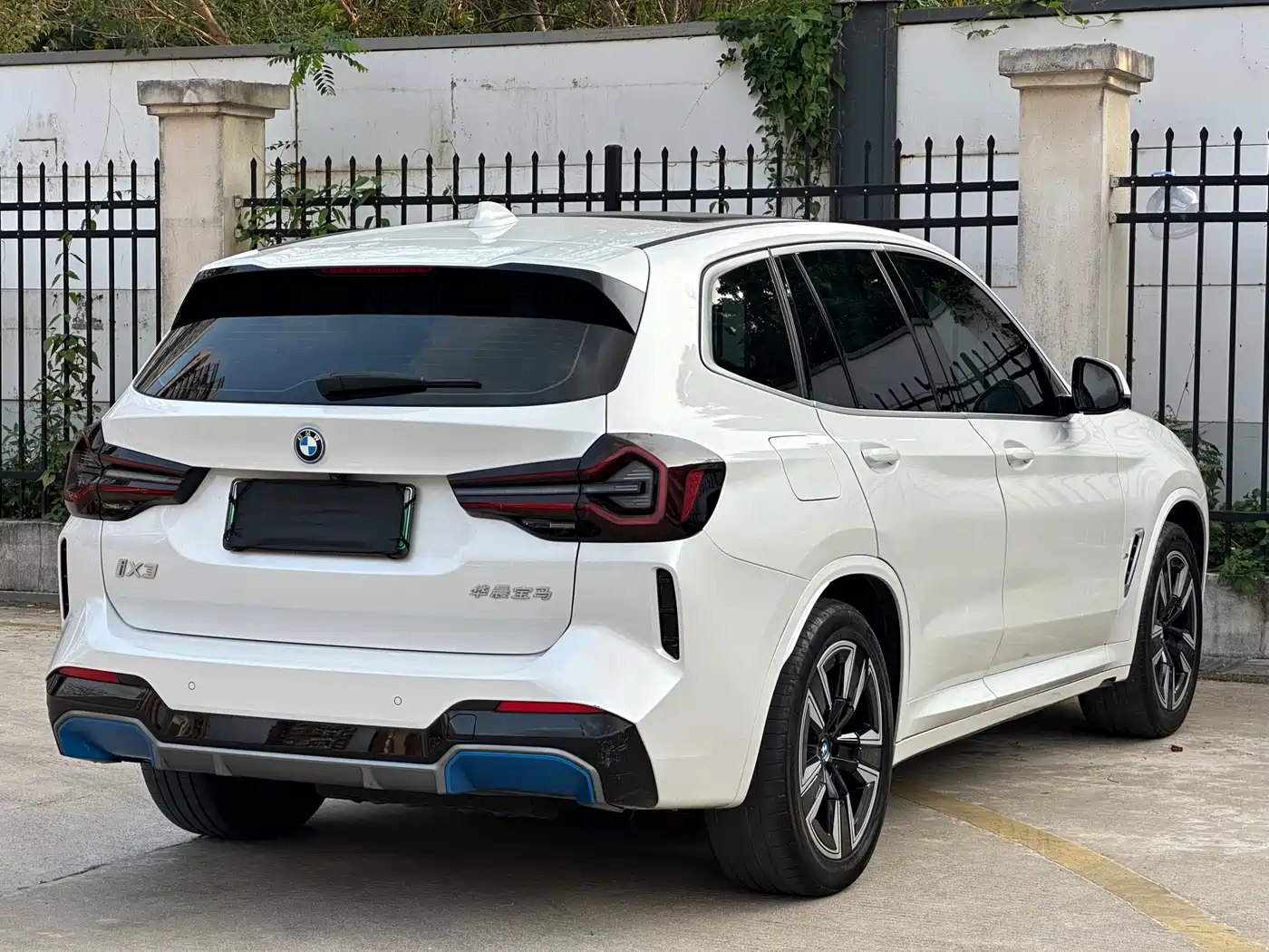 BMW IX3