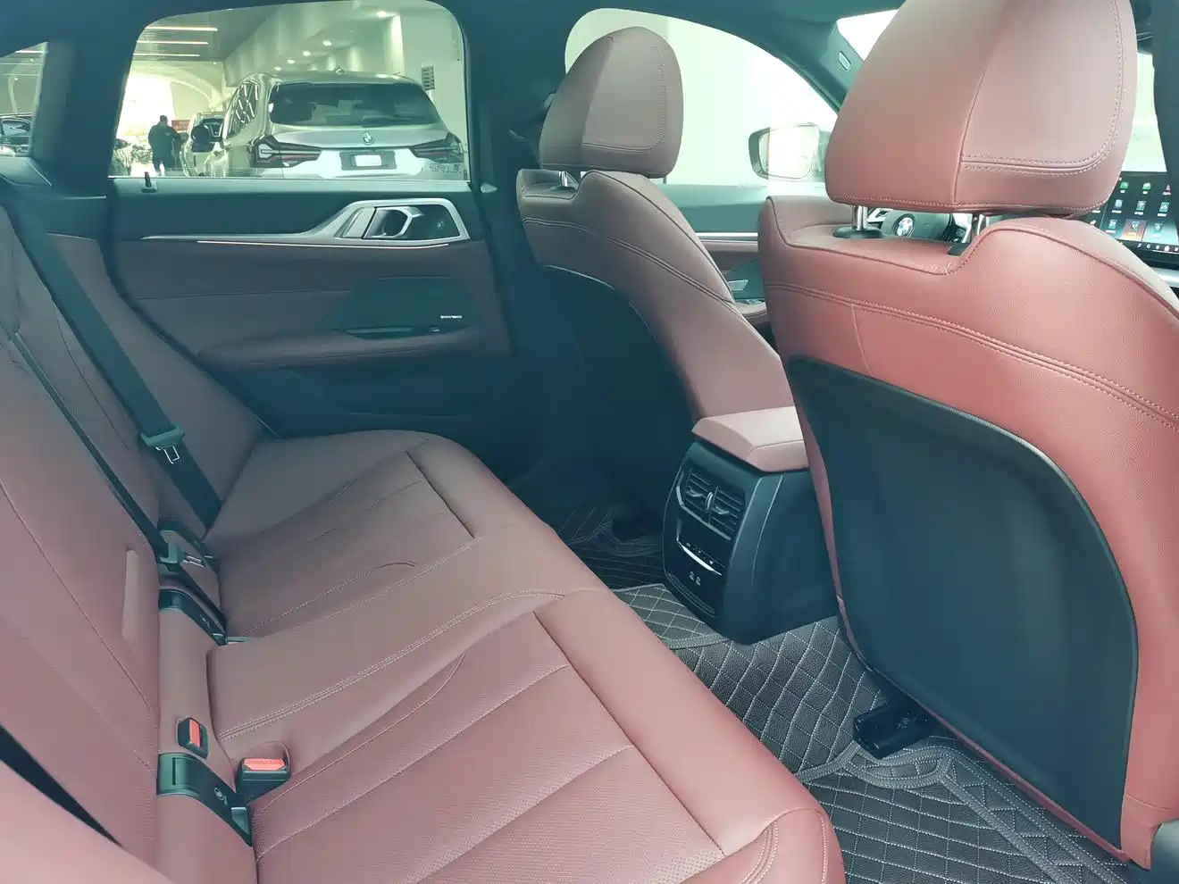 BMW 4 Series 2024 430i Gran Coupe M Sport Shadowline Package фото 19