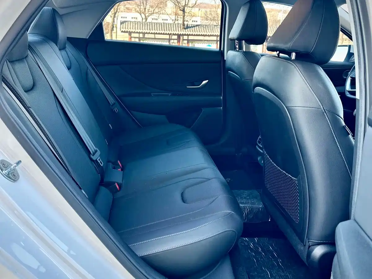 Hyundai Elantra 2023 Model 1.5L CVT LUX Premium Edition фото 12