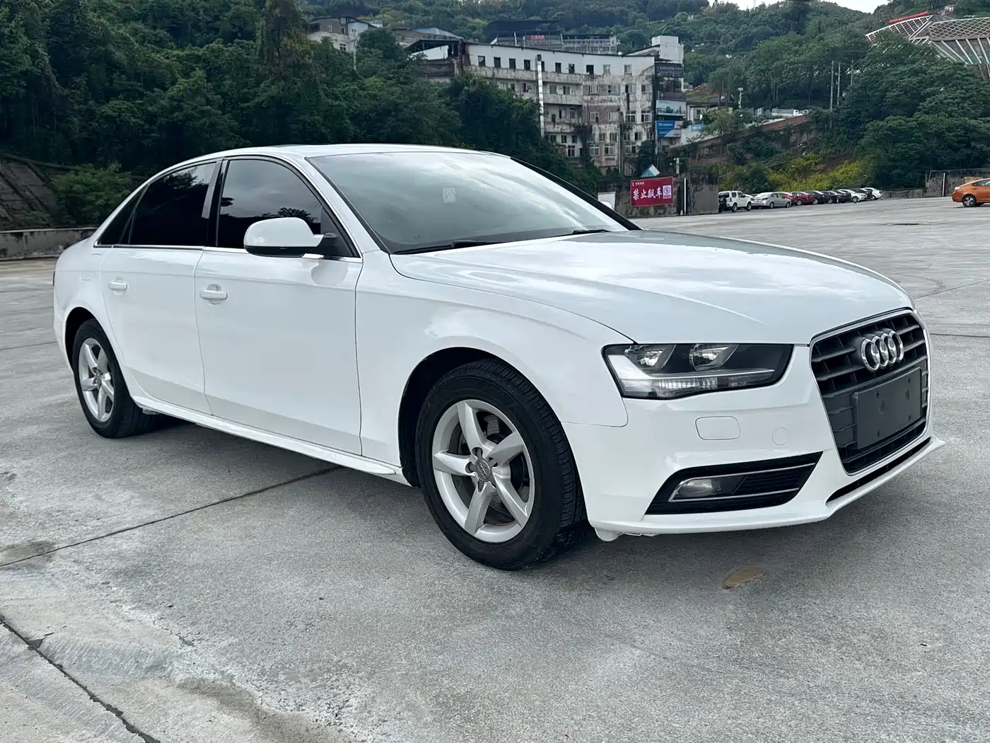 Audi A4L 2013 30 TFSI Automatic Comfort фото 3