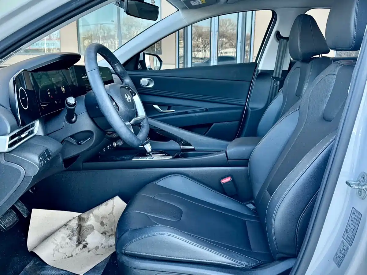 Hyundai Elantra 2023 Model 1.5L CVT LUX Premium Edition фото 10