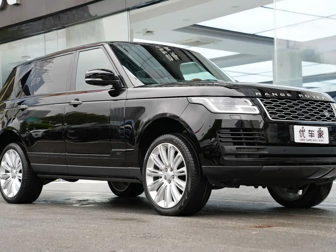 Land Rover Range Rover 2020 3.0 L6 Supreme Creation Extended Version фото 5
