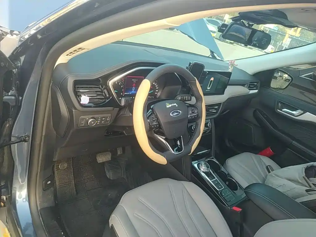 Ford Escape 2025 2024 Model EcoBoost 245 2WD Premium Edition