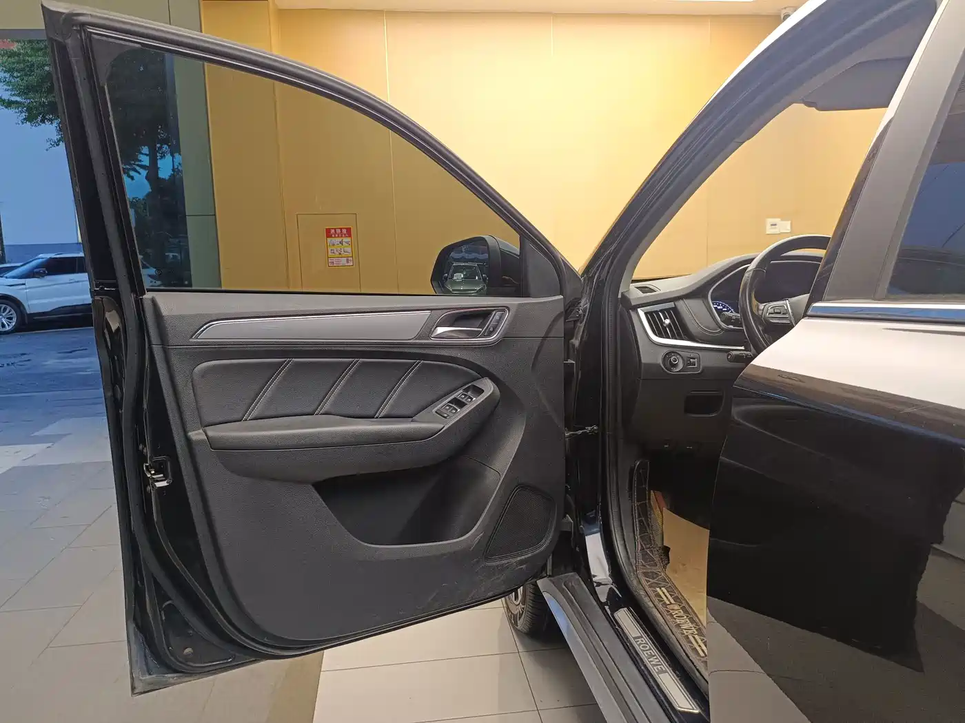 Фото 7 - Roewe RX5