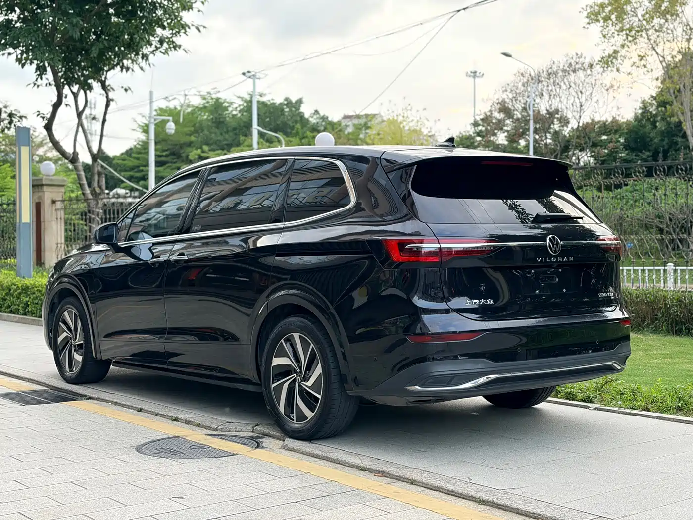 Volkswagen Viloran 2022 330TSI Luxury Edition фото 14