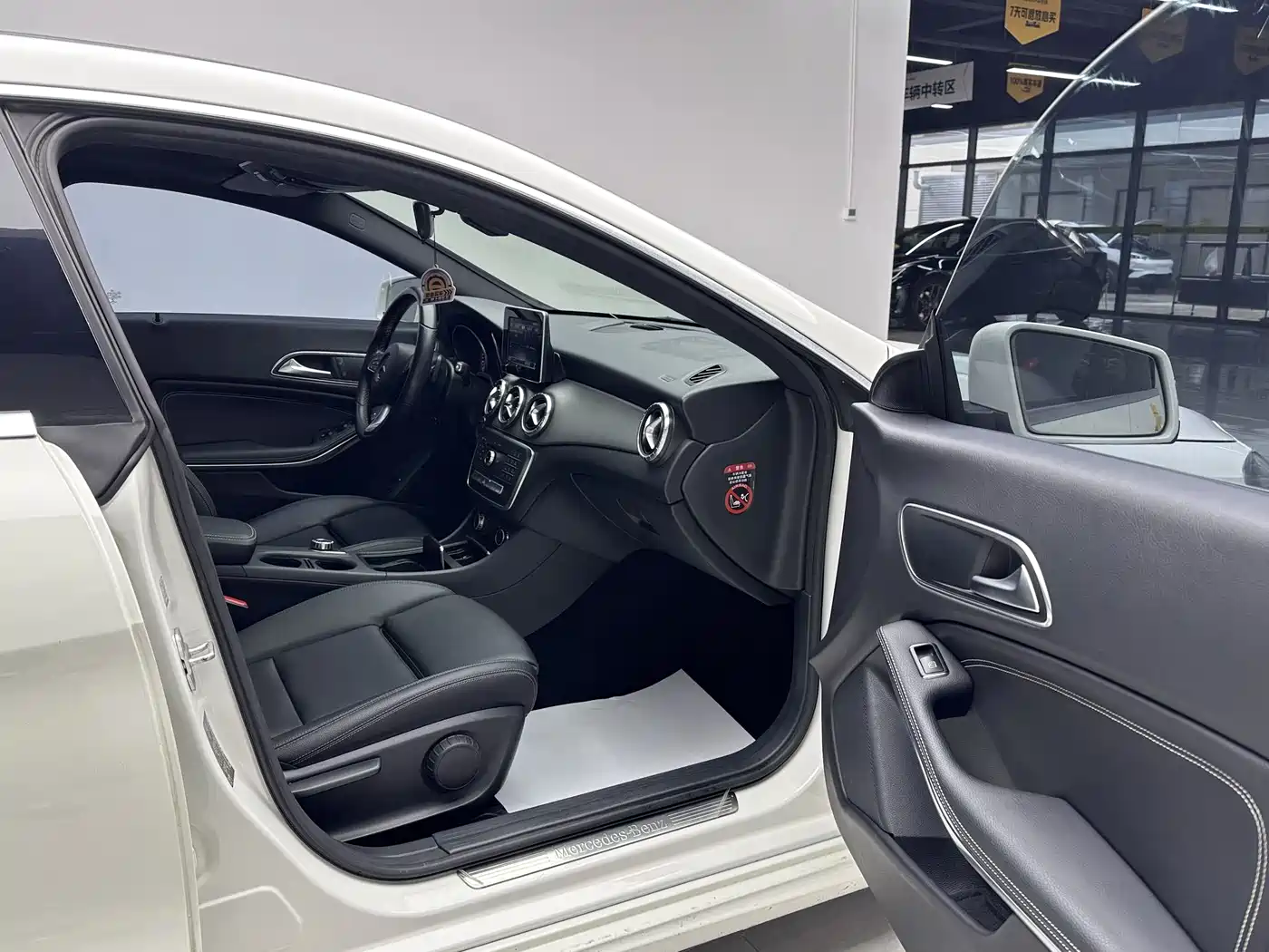 Mercedes-Benz CLA (Import) 2016 Facelift CLA 200 Sport фото 10