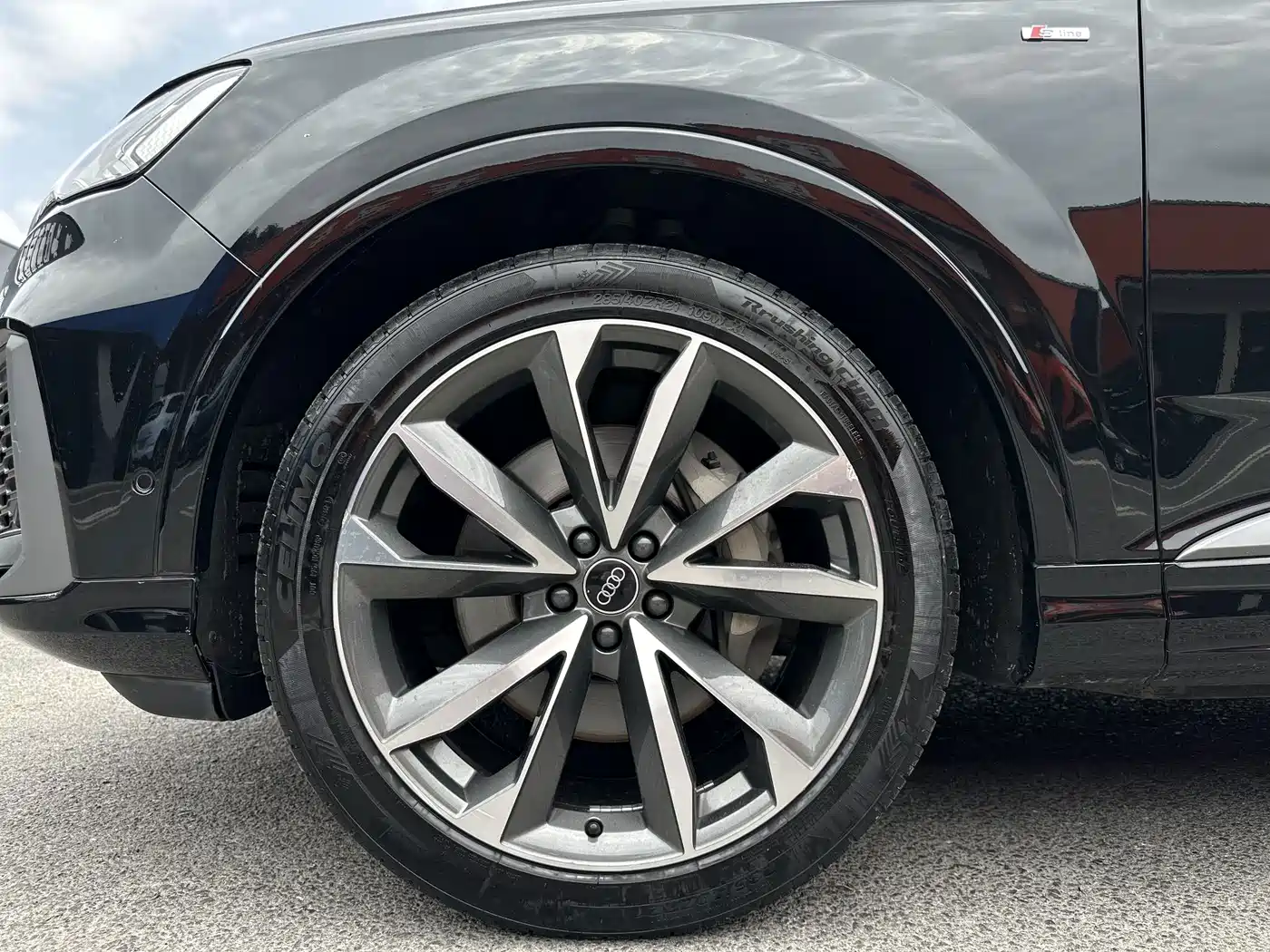 Фото 15 - Audi Q7