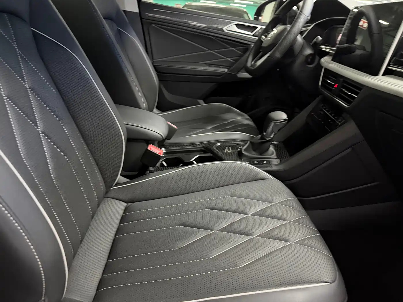 Volkswagen Tiguan L 2023 330TSI Auto 2WD R-Line Premium Edition фото 4
