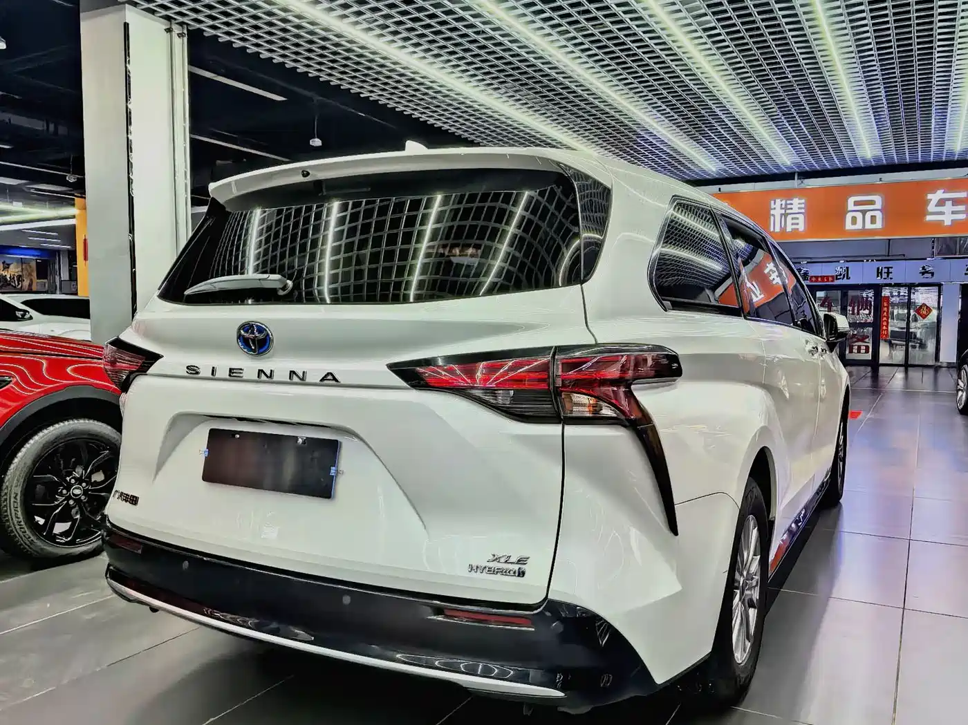 Toyota Sienna 2021 2.5L Hybrid Luxury Edition фото 4