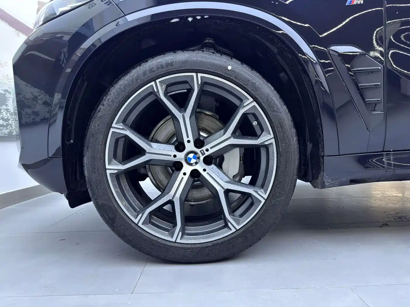 BMW X5 2025 Model xDrive 30Li Exclusive M Sport Blackout Package фото 9