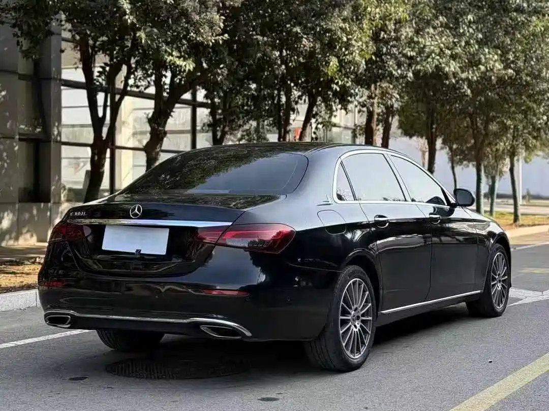 Фото 7 - Mercedes-Benz E-Class
