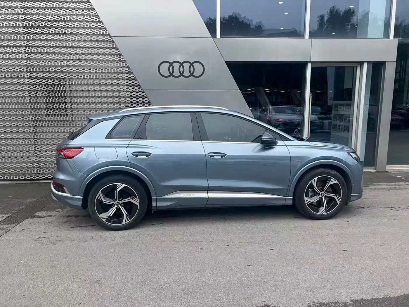 Audi Q4 e-tron 2023 40 e-tron Innovation Edition фото 3