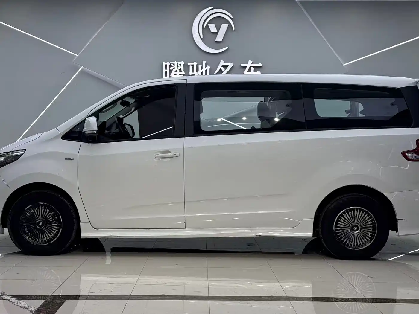 SAIC Maxus Maxus G10 2019 PLUS 2.0T Auto Elite China VI фото 3