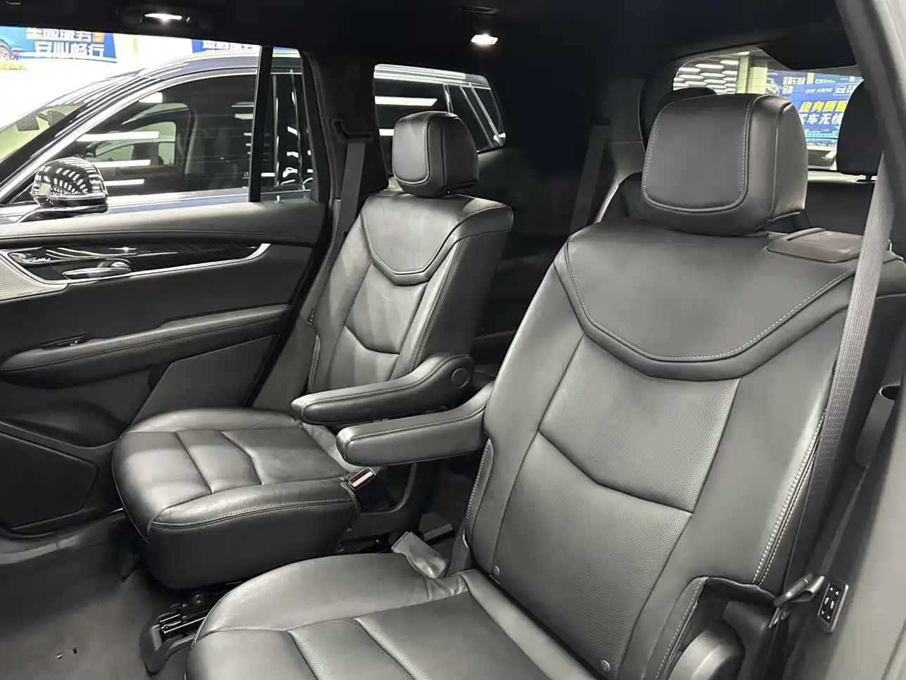 Photo 17 - Cadillac XT6